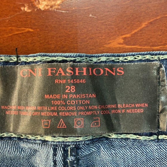 Ladies jean shorts - Picture 3 of 3